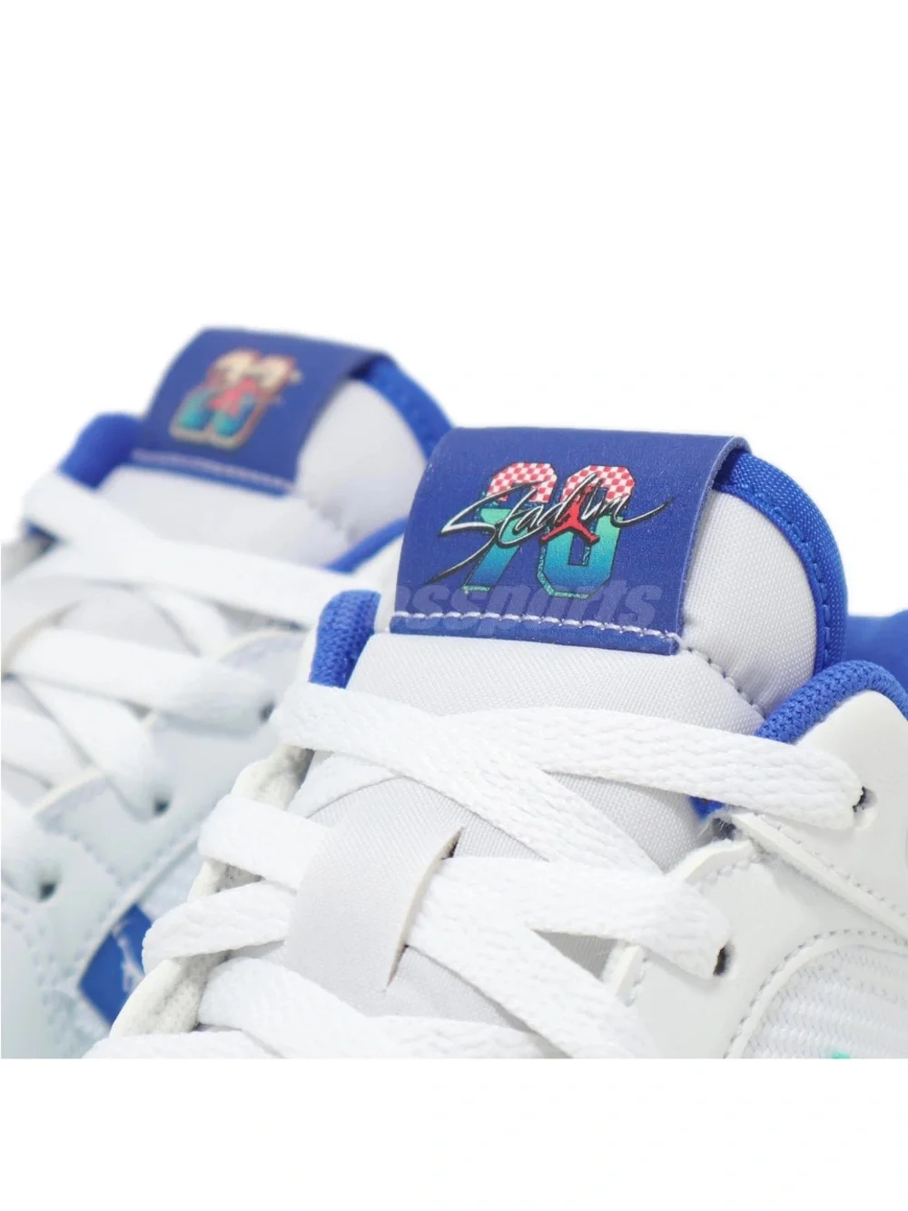 Nike White & Aqua Low-Top Women’s Sneakers with Blue Lining